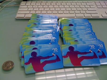 FreeAppIeiPhone's tweet photo. RETWEET if you want an iTunes gift card, we have tons left to giveaway! [Must follow @Funny_Truth so we can DM you] http://t.co/47uxhGmavB