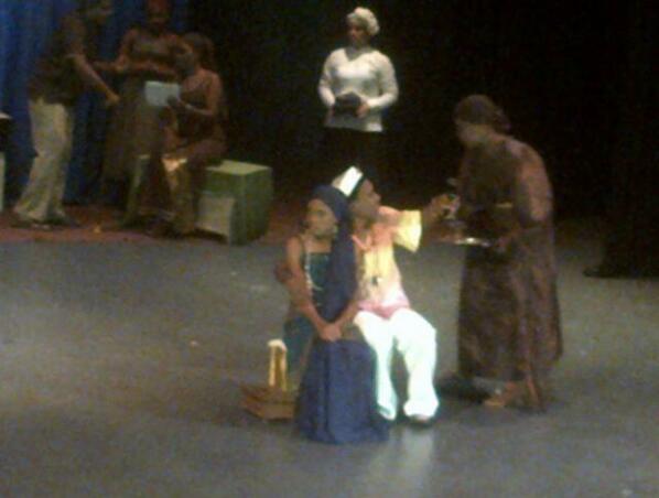 dimefierachula's tweet photo. At teatro; viendo, "BODAS D SANGRE" http://t.co/Y1zbAszvEP