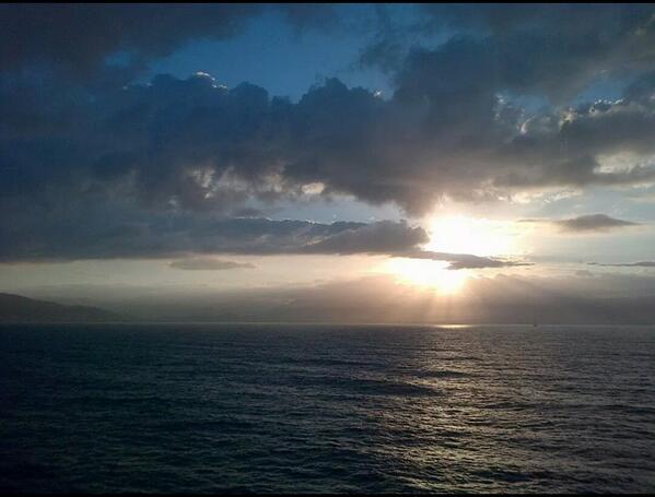 9nevermind5's tweet image. Le jour se lève. Au petit matin, ce jour, les côtes de la Corse. 
#MalDuPays #Nostalgie
via VincJayet