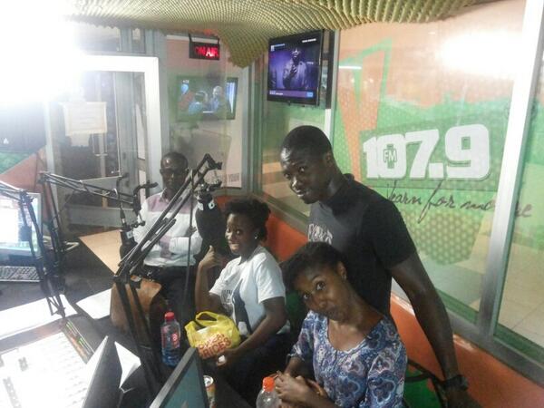 Y1079FM's tweet photo. #onair @rovermangh cast members @kabuteyocansey & More onDa #mydmorningshow wit @sammyforson #GMPChat http://t.co/e03YDxaCah #GamesMenPlay