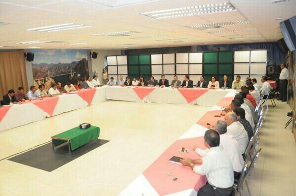 chuycabrales's tweet photo. El día de ayer cerramos con productiva reunión con 33 de 34 directores de los planteles de Cobaed http://t.co/WwSM462kQZ