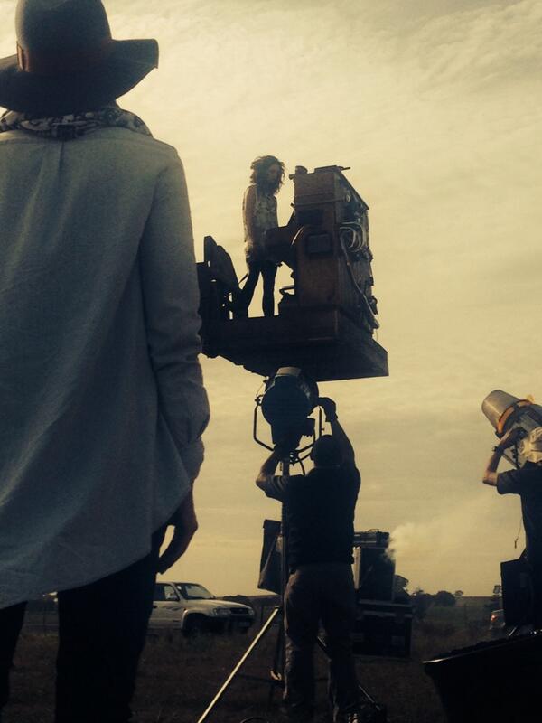 BlackDustMakeup's tweet photo. Behind the scenes on shoot http://t.co/oDxd5l6Njc