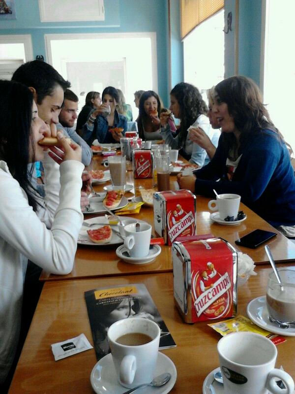 Albiita_BeHappy's tweet photo. Desayunando en buena compañia @Estherchuii @sabinaamezcua @maaria_fndez  @Marinaqsd @kesa_qsd @samanda48867831 http://t.co/NQIRBT1Dip