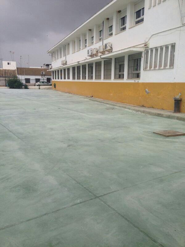 PP_POSADAS's tweet photo. El Ayuntamiento (PP) concluye obras d adecuación d patio d colegio La Salud destinando 140.000€ a los niños d Posadas http://t.co/wrqzYAksgi