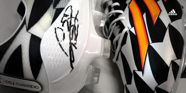 adidasfootball's tweet image. Retweet and Follow for a chance to win a pair of Battle Pack #f50 signed by @GarethBale11. #allin or nothing.