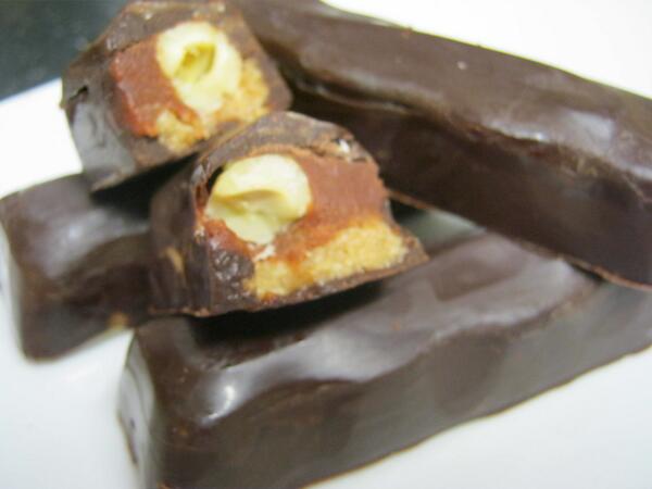 TrishulSmith's tweet photo. Trishul Raw Topic style bar, part of Trishul Retro Range.. Raw /Vegan / No refined Sugar or Gluten. http://t.co/pnRLAQl4SG
