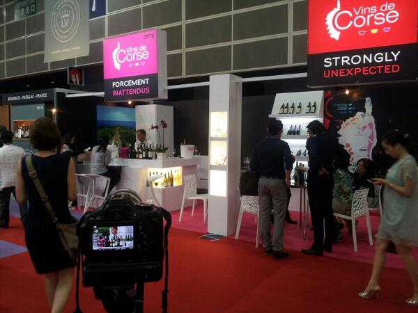 pimentoprod's tweet photo. Pendant que #Lokoli brille à Roland Garros, les Vins de Corse rayonnent à Hong Kong. #aCorsicaVince http://t.co/JwMqxJ27Qg