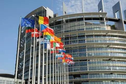AssaadRazzouk's tweet photo. Why the rise of the “extremes” in the EU Parliament is good for #climate action. My Op-Ed via… http://t.co/66H4D5Nk6r http://t.co/XH2b8O38Ma