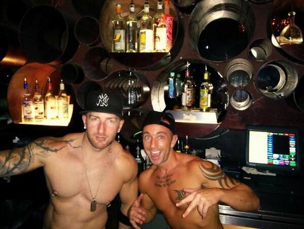 MattHartXXX's tweet photo. Had a blast bartending Matinee with this guy! Vegas baby! http://t.co/SCdLBulhNl