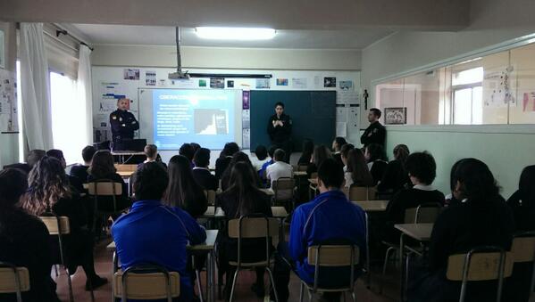nachoillarregui's tweet photo. Formación sobre Internet y redes sociales para alumnos de 2ESO con @policia en el colegio La Enseñanza de Santander http://t.co/yR7tITU7Ln