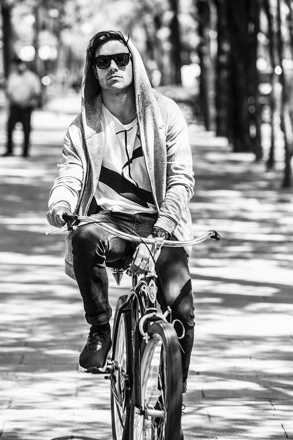 [VOGUE NEWS] Como <a href="/osorio1331/">Diego Osorio </a>, ellos amarán la camiseta de Vogue. ¿La quieres? Sigue leyendo: bit.ly/PzLGNf