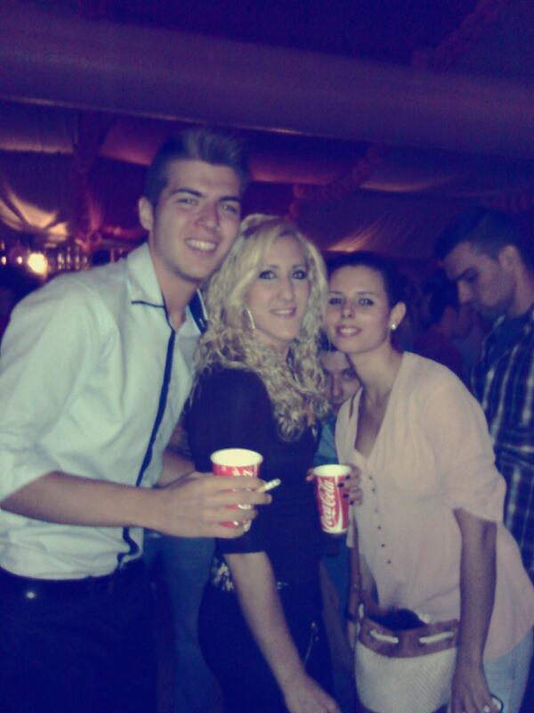 rauliyogarciaa's tweet photo. A trabajar con los tortelinis pegados en los ojos por culpa de @_niness @maryMC1990 y @rebujito32 #Buenosdias http://t.co/KeVD5nRM9V