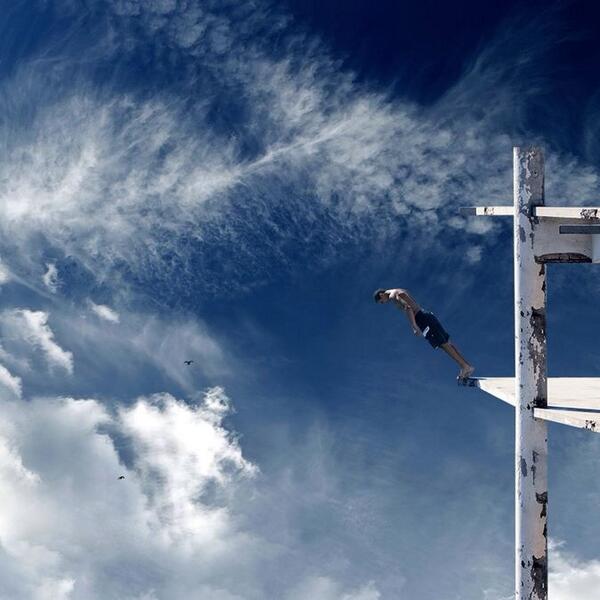 raaxraax's tweet photo. Frente al abismo lo único que queda es aprender a volar.. http://t.co/wqAcErYFdU