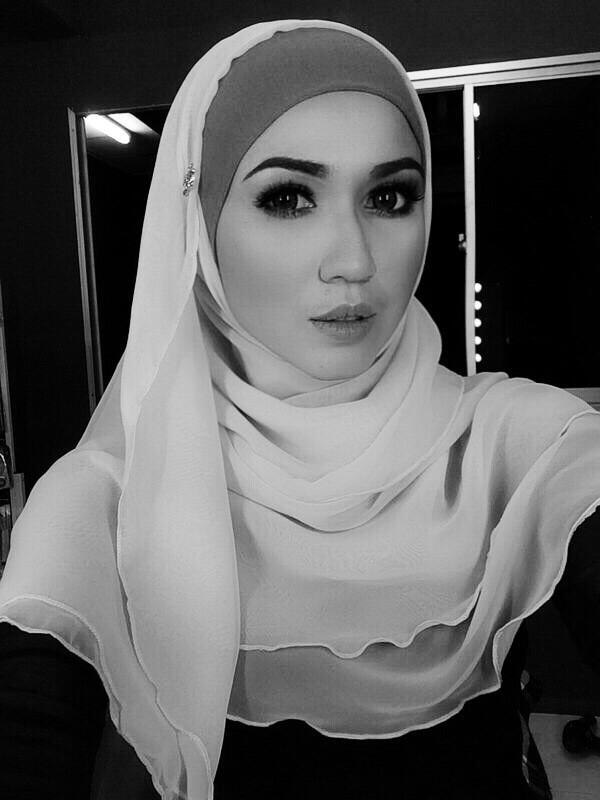BebyMaembong's tweet photo. When life become harder, change yourself to be stronger. http://t.co/FrWbg467J1