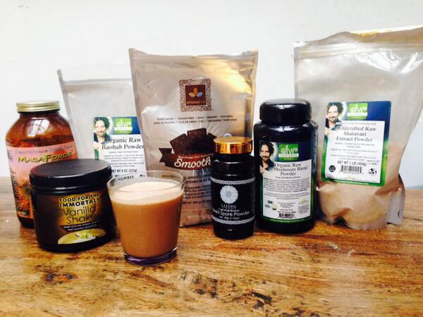 RawMagik's tweet photo. 15 minuten superboost smoothie en klaar voor de hele dag. Lichaam wordt aan weer sterker! Zo simpel kan eten zijn. http://t.co/WuMH8MH8Uy