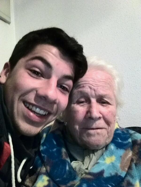AlbertoAlaja's tweet photo. Adiós abuelica. Pero se que,estés donde estés,me vas a proteger y dar fuerzas para superar las adversidades.Te quiero http://t.co/gHVjLcxHM5