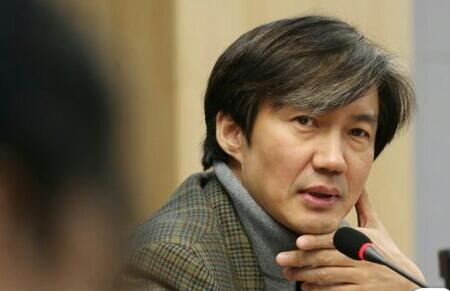 jirisan99's tweet photo. [조국의 밥과 법]김기춘 대통령 비서실장님 귀하 http://t.co/7wLFM7kx3T 조국 서울대 법학전문대학원 교수가 김기춘 대통령 비서실장에게 보내는 공개 편지. http://t.co/ADfApGz6Vo