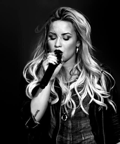 Claaraa33's tweet photo. It is perfect, it is a doe ... She is too sexy and swag and well done ... <3 <3 <3 <3 I love it ♥ http://t.co/9jqKflpa7i
