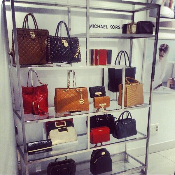 Buenos días!!! Seguimos con Michael Kors! Q el ritmo no pare!! ;) #newcollection #work