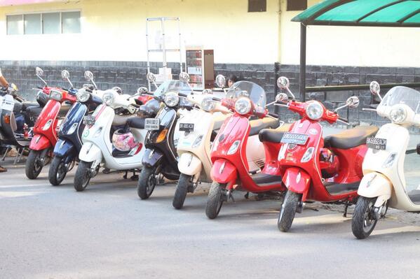 RetroScoot's tweet photo. Dan terima kasih kepada @move_sumut yg udah ngebantu mensupport acara ny @MedanModsMayday salam vespa! :D http://t.co/jyeROzE2xl