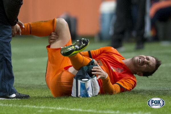 ESPNnl's tweet photo. NIEUWS: Van der Vaart mist het WK door kuitblessure. Een aderlating? #Oranje http://t.co/B7ePRgAPes