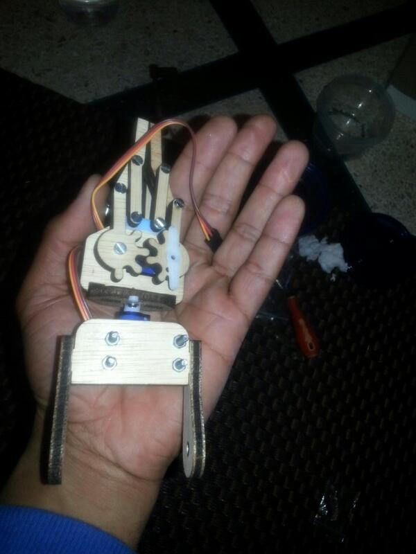 fungoro1's tweet photo. i start my project for arm robot http://t.co/cyT5kJVyop