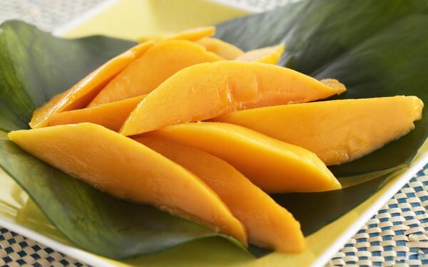 PrettyHouseWife's tweet photo. These sliced #Mangoes are just love. http://t.co/UGMy879KqF