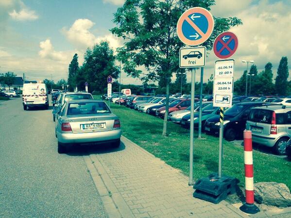 Absperr_Profi's tweet photo. #Schwertransport #Waghäusel kann kommen! #absperrung #halteverbot http://t.co/Ap1Oatkl4Q