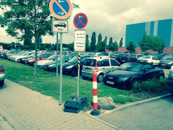 Absperr_Profi's tweet photo. #Schwertransport #Waghäusel kann kommen! #absperrung #halteverbot http://t.co/Ap1Oatkl4Q