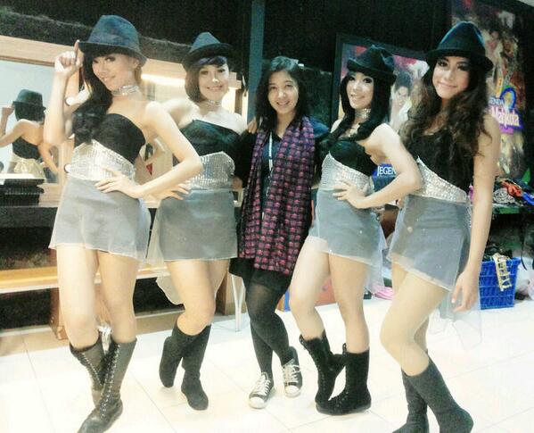 devi_ntick's tweet photo. Prikitiw RT @agenqnongkii: Womanizer @devi_ntick @ndy_ndhot @VyaDiantika http://t.co/tbS9m3aKO2