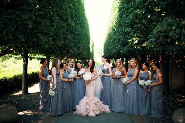 This bride? Totally rocked the pink #VeraWang: bit.ly/1pdh0lq cc: @VeraWangGang <a href="/ThreeNailsPhoto/">Emilie Choi</a>