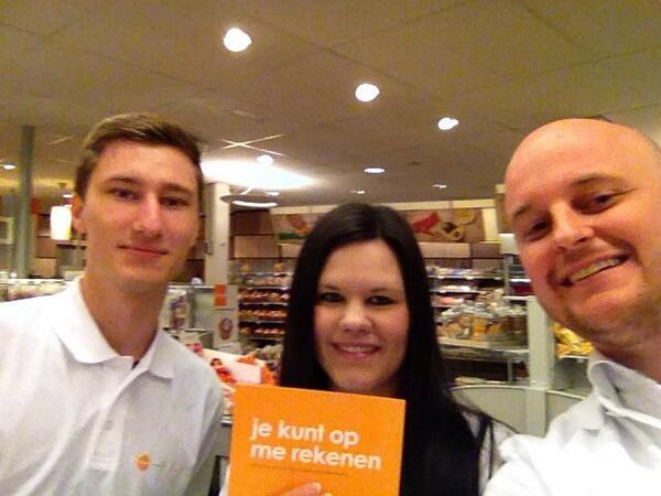 SebastianPavlo's tweet photo. Het WeHelpen promotie outdoor team om Best op, ook Paula was van de partij! @bestsepaula @WeHelpen @WelzijnBestOirs http://t.co/VVW9NZG3kX