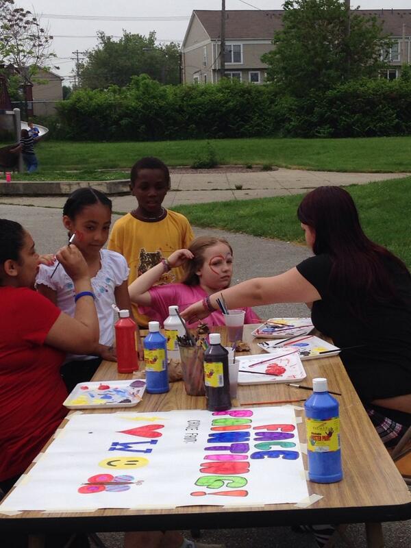 WaverlyCMSD's tweet photo. 8th graders face painting for 3rd graders. http://t.co/BDMqo3RfSB