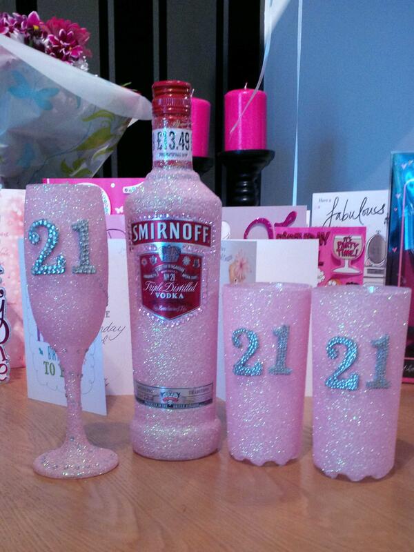 aLexHoltt's tweet photo. Love My Glitzy Glasses &amp; Vodkaaaa... @X_Jail_bird_X http://t.co/6YMRhH9FEn