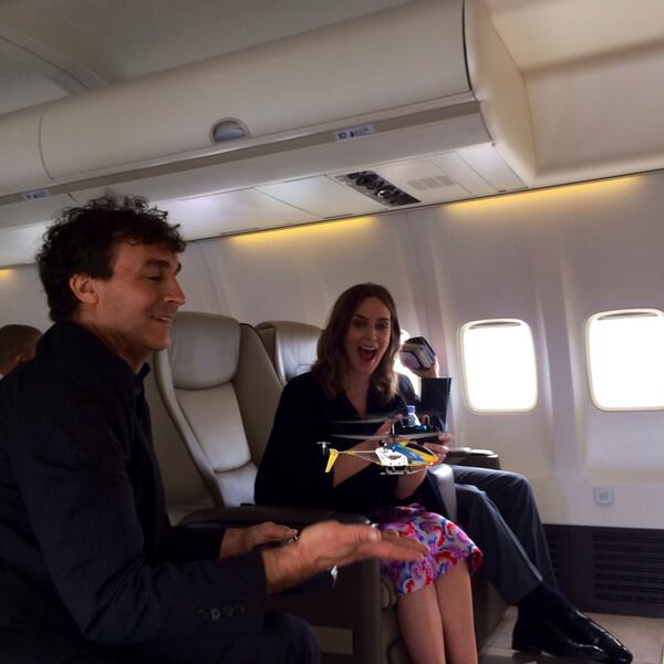 I conducted a little experiment during our landing in Paris.  #EOTlive #EmilyBlunt #LiveDieRepeat