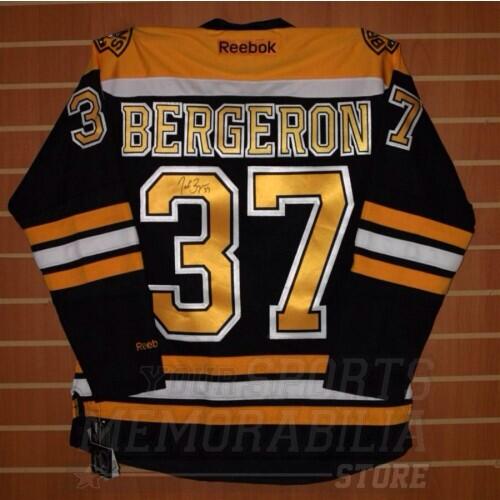 Bergeron signed jersey giveaway 4 every 20k retweets. #NHL15Bergeron @ToreyKrug <a href="/reillysmith18/">Reilly Smith</a> <a href="/Bmarch63/">not Brad Marchand</a> <a href="/NHLBruins/">Boston Bruins</a>
