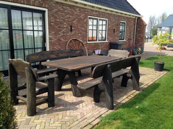 Prachtige robuuste tuinset van Natuurlijk AST, afgewerkt met de Molenlijn buitenolie van CéPé 'de Zwarte Ruiter'.