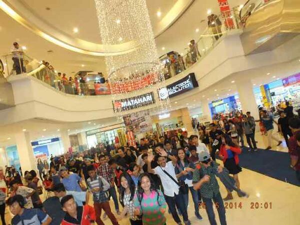 Wkwkwk mungkin Rt"<a href="/Angkringan_Fams/">*</a>: Widihhh itu anak anak gaol yach?"<a href="/SpecialSSquad/">SpecialShuffleSquad</a>: <a href="/Angkringan_Fams/">*</a> ""