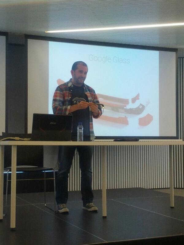 Gglassday's tweet image. Antonio Garcia CTO de @itglas nos explica el desarrollo de aplicaciones para #GoogleGlass #SmashTech