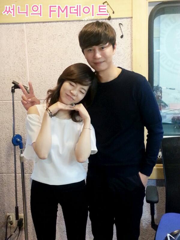 [OTHER][06-05-2014]Hình ảnh mới nhất từ DJ Sunny tại Radio MBC FM4U - "FM Date" - Page 2 BouML-tIcAAmeZn