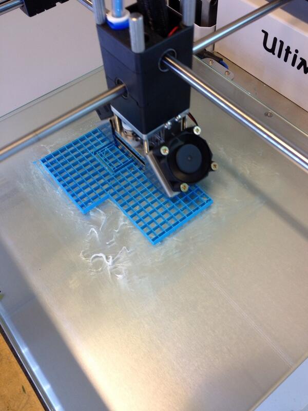 Bouwlab's tweet photo. Stage atelier @tedschulten @Bouwlab @CADCOMPANY. Studenten van @MBOCollegeNoord produceren bouwonderdelen in 3D. http://t.co/3pcWLDC5nA