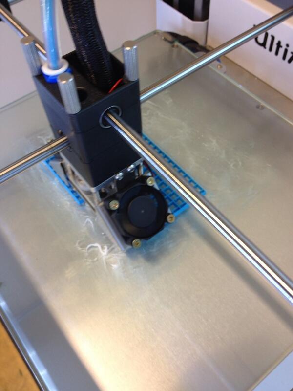 Bouwlab's tweet photo. Stage atelier @tedschulten @Bouwlab @CADCOMPANY. Studenten van @MBOCollegeNoord produceren bouwonderdelen in 3D. http://t.co/3pcWLDC5nA