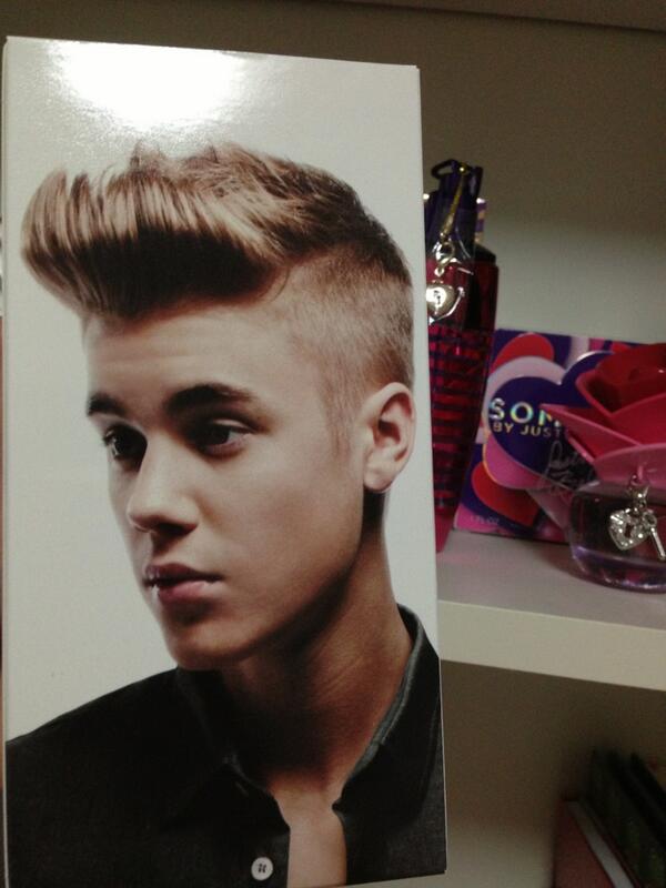Belieber0628's tweet photo. 箱の裏もやばいよ😭😭😭
かっこいいかっこいい😭💕😭💕 http://t.co/3dUKBcxOP2