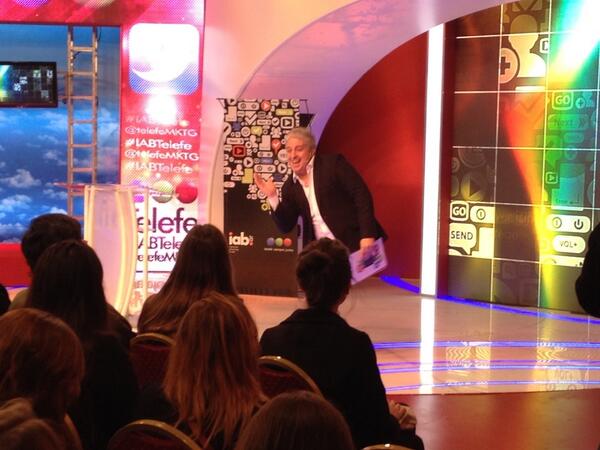 TelefeMKTG's tweet photo. @marianopeluffo  recibe a la audiencia http://t.co/eCTxcgnC3q