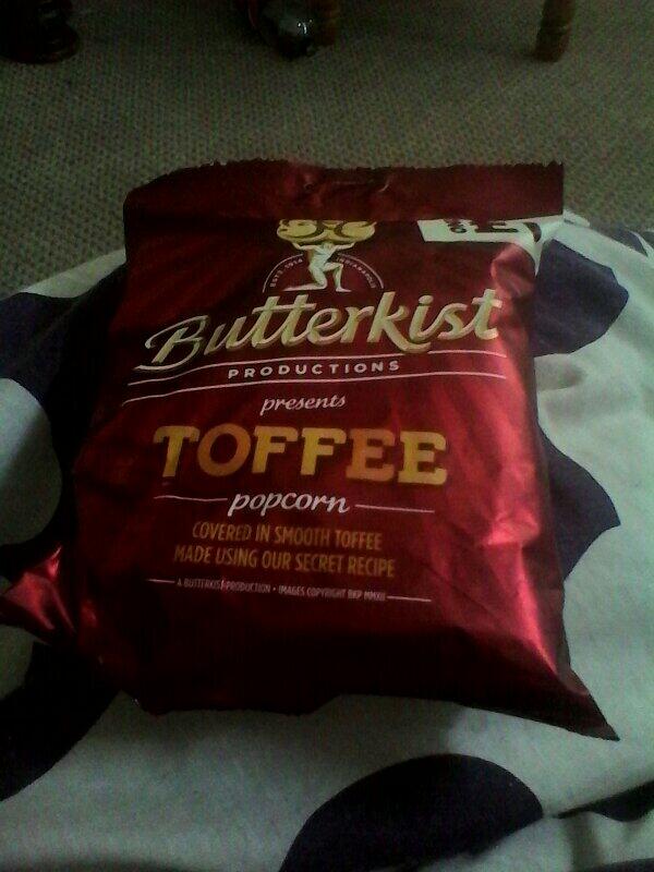 aprilcottrell7's tweet photo. Popcorn and a good movie just waiting for the janoskians big announcement #JanoskiansBigAnnouncement 😄 http://t.co/lHMgwE49to