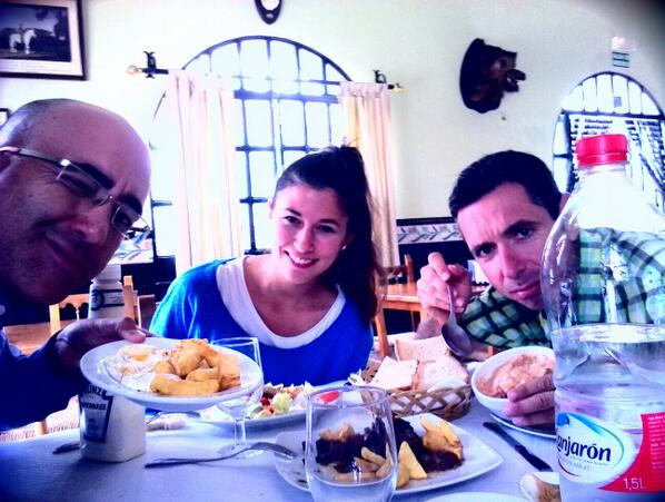 AtanasioCantero's tweet image. 2 Huevos fritos de campo con papas en #valdeflores a las 4 de la tarde..alta cocina para paladares exigentes @padsuax