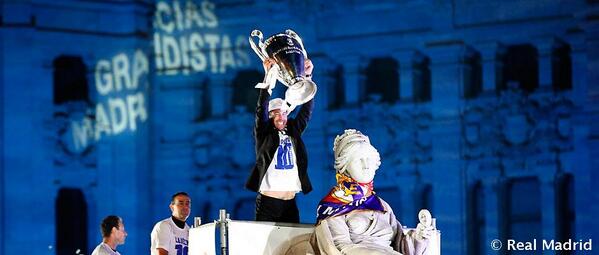 realmadrid's tweet photo. Primer doblete de Copa de Europa y Copa de España: http://t.co/SrWdYajytG #ReyesDeEuropa http://t.co/TYWly1qwlM