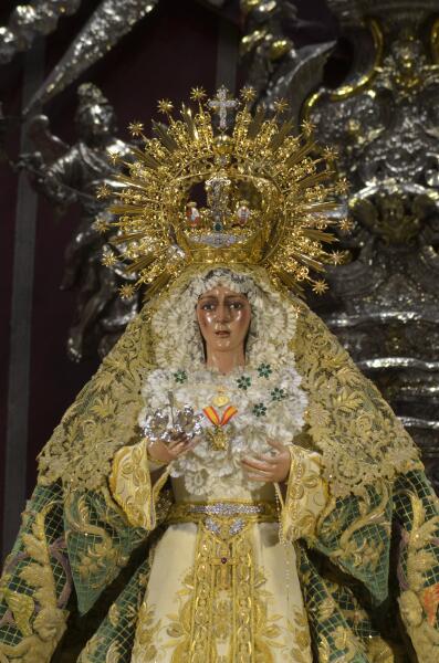 SevillaSemSanta's tweet photo. Triduo extraordinario de María Stma. de la Esperanza Macarena en la Catedral. @Hdad_Macarena http://t.co/FBfjGuBrUn