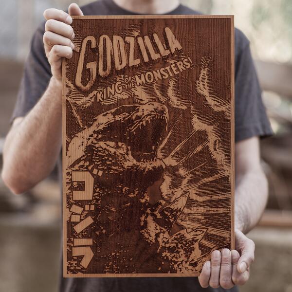 asjub1's tweet photo. Les movie posters gravés sur du bois réalisés par l'américain SpaceWolf.  http://t.co/JaVjDxqb6R @SpaceWolfLtd http://t.co/wZiZBxwp6B