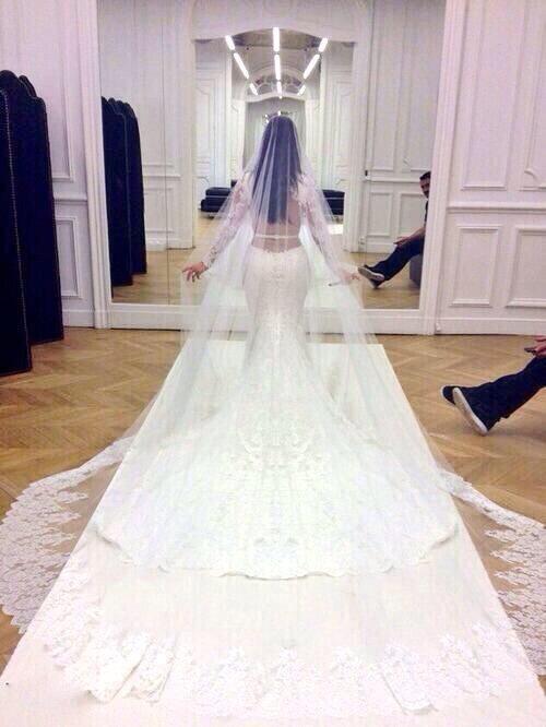 SUP3RFRUIT's tweet image. if we ever marry each other we will 10000% both be wearing this